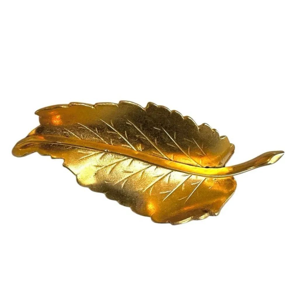 Vintage Gold-Tone Leaf Brooch Pin